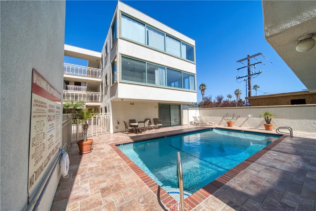 201 Calle Miramar 16, Redondo Beach, California 90277 home-pic-2