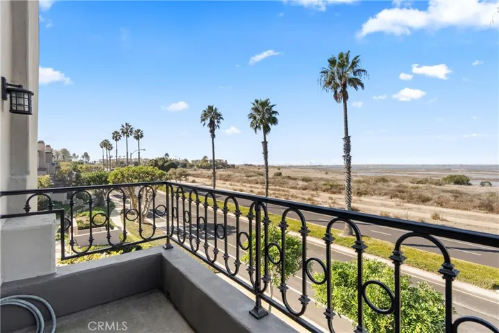 19243 Seabrook Lane, Huntington Beach, California 92648