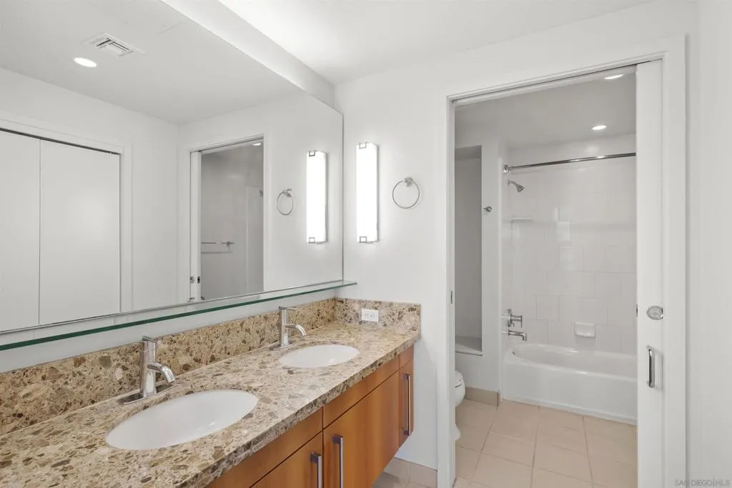 321 10th Ave. 1608, San Diego, California 92101 home-pic-16