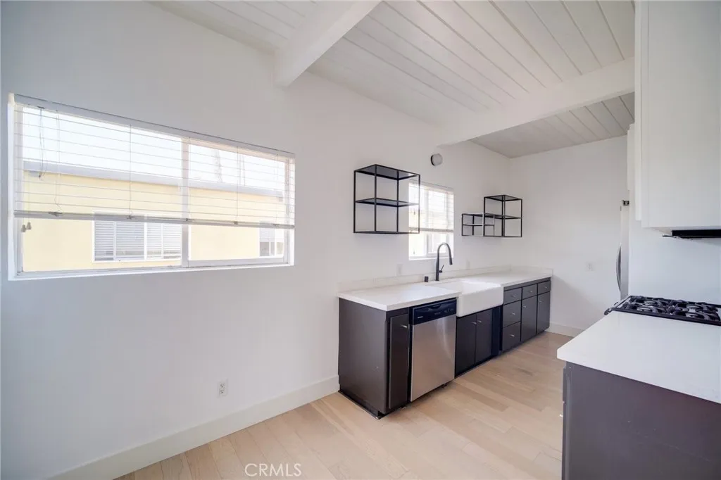2329 Kansas Avenue 8, Santa Monica, California 90404 home-pic-6