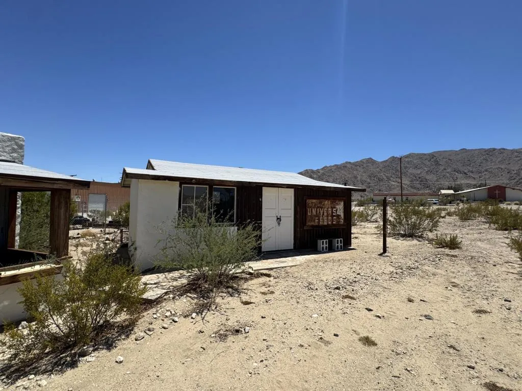 73392 Sullivan Road, 29 Palms, California 92277 home-pic-18