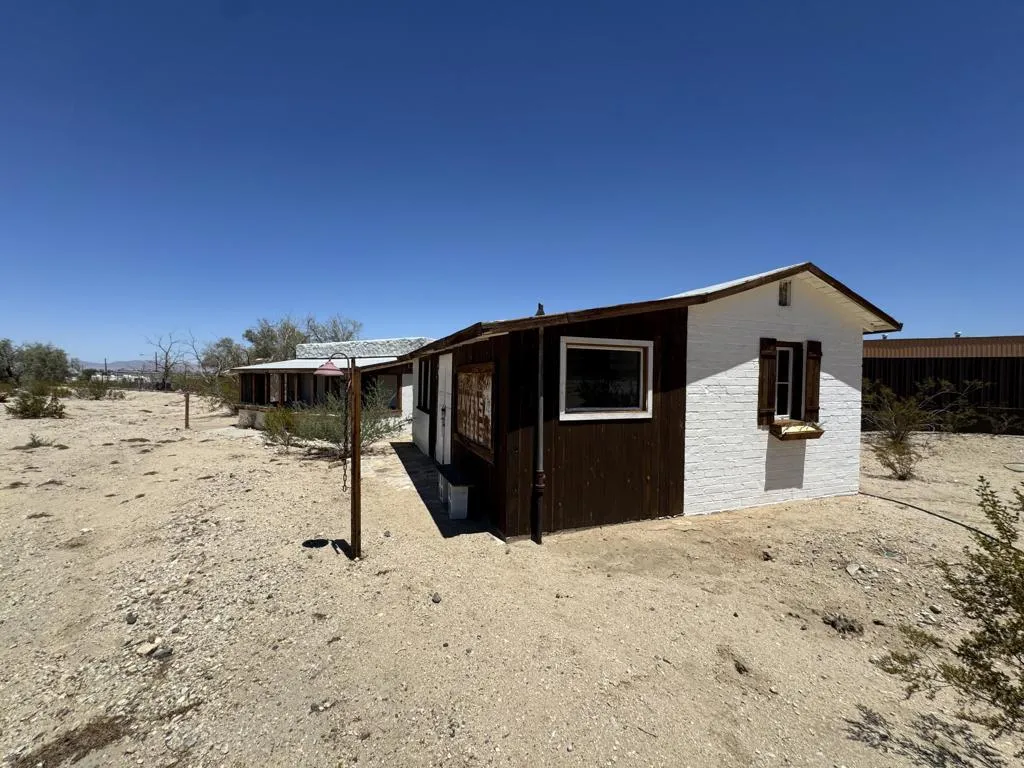 73392 Sullivan Road, 29 Palms, California 92277 home-pic-16