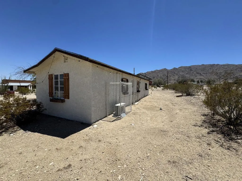 73392 Sullivan Road, 29 Palms, California 92277 home-pic-11