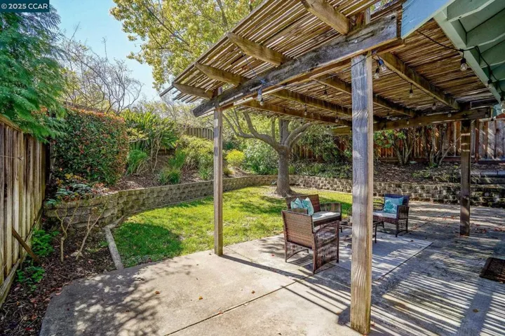 230 Willow Lake Dr, Martinez, California 94553