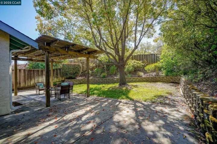230 Willow Lake Dr, Martinez, California 94553