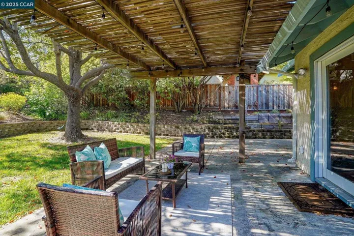230 Willow Lake Dr, Martinez, California 94553