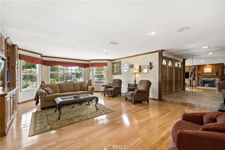 Expansive great room just off the entry area w hardwood flooring and bathed in natural light