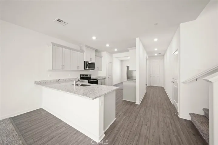 Family to Kitchen