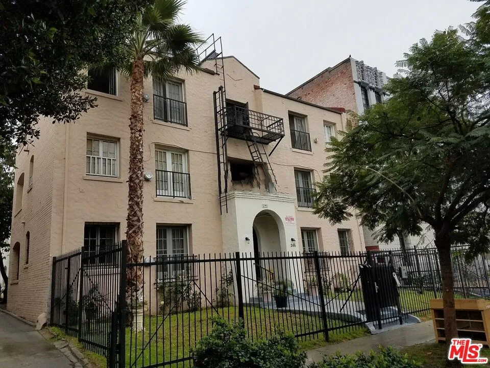 246 S Kenmore Avenue 309, Los Angeles, California 90004, ,1 BathroomBathrooms,Residential Lease,For Rent,Kenmore,25517089