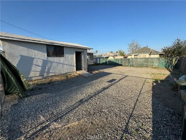 220 S Orange Avenue, Rialto, California 92376