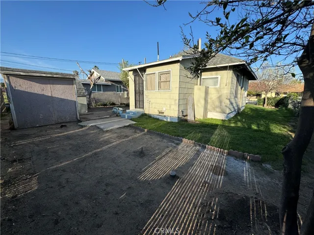 220 S Orange Avenue, Rialto, California 92376