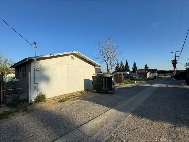 220 S Orange Avenue, Rialto, California 92376