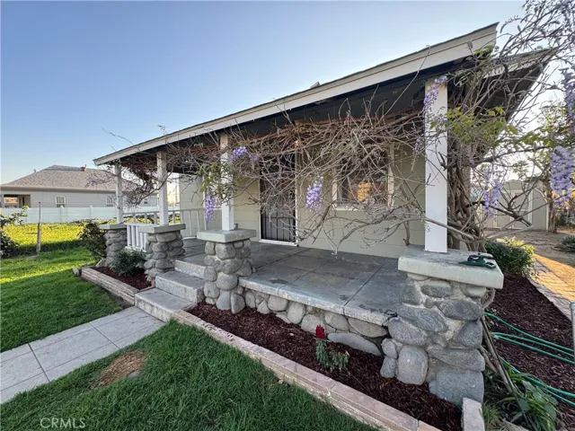 220 S Orange Avenue, Rialto, California 92376