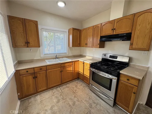 220 S Orange Avenue, Rialto, California 92376