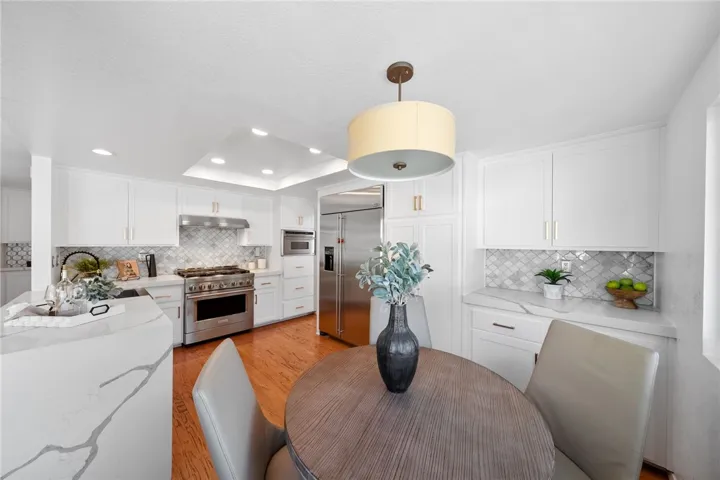Eat-in kitchen area