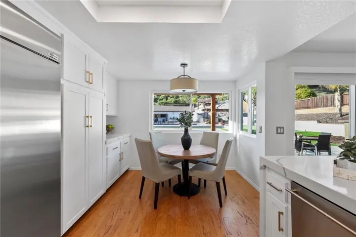 Eat-in kitchen area
