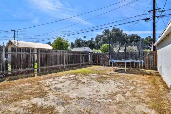 Yard by Garage - Behind Back Unit
