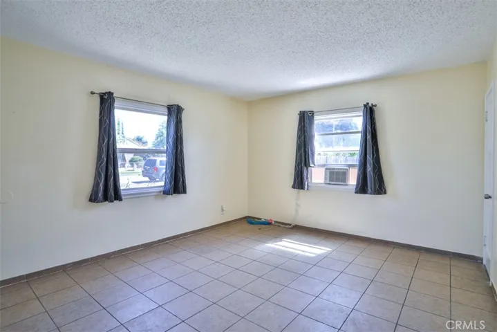 Living Room - Front Unit