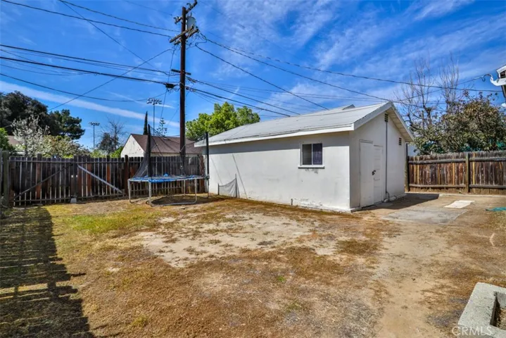 Yard by Garage - Behind Back Unit