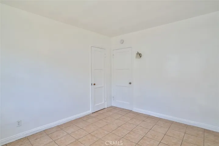 Bedroom - Back Unit