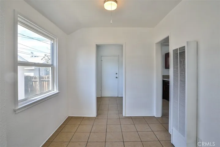 Dining Area - Back Unit