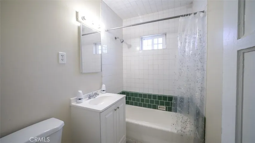 Bathroom - Front Unit