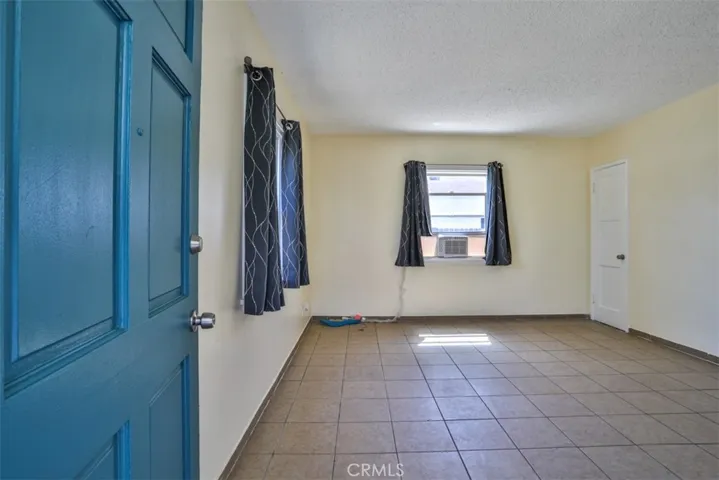 Living Room - Front Unit