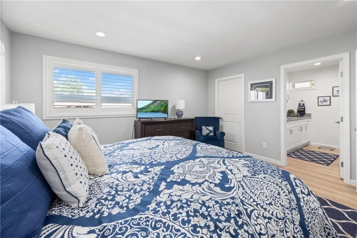 Master Bedroom-Suite WALK-IN CLOSET