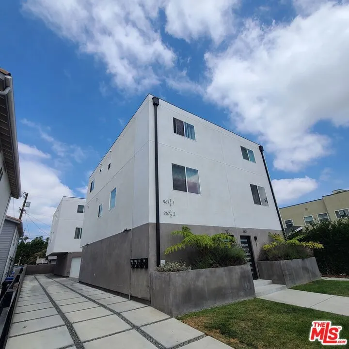 967 N Wilton Place, Los Angeles, California 90038, 12 Bedrooms Bedrooms, ,13 BathroomsBathrooms,Residential Income,For Sale,WILTON,25516187