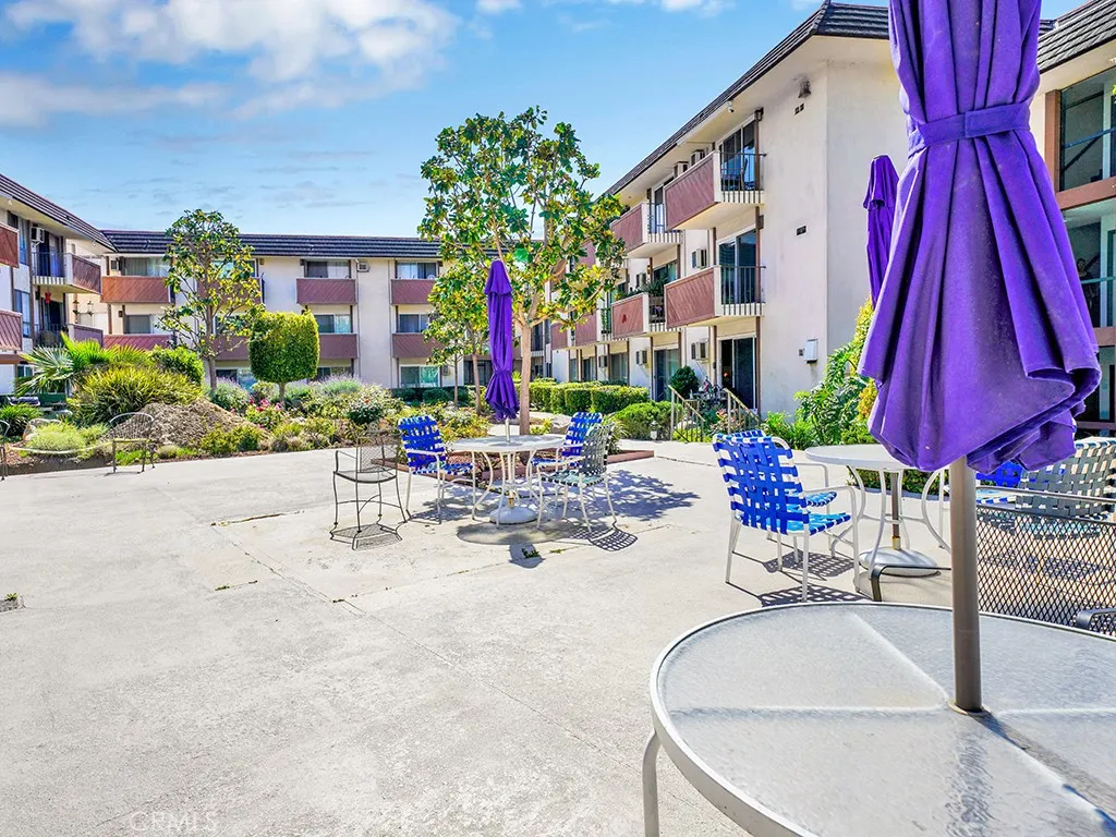 5585 E Pacific Coast 152, Long Beach, California 90804 home-pic-25