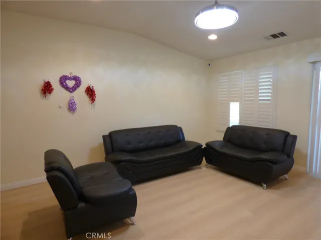 6055 Medinah Street, Fontana, California 92336