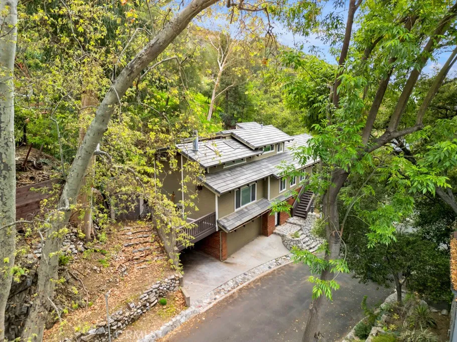 850 Country Club Drive, Burbank, California 91501 home-pic-50