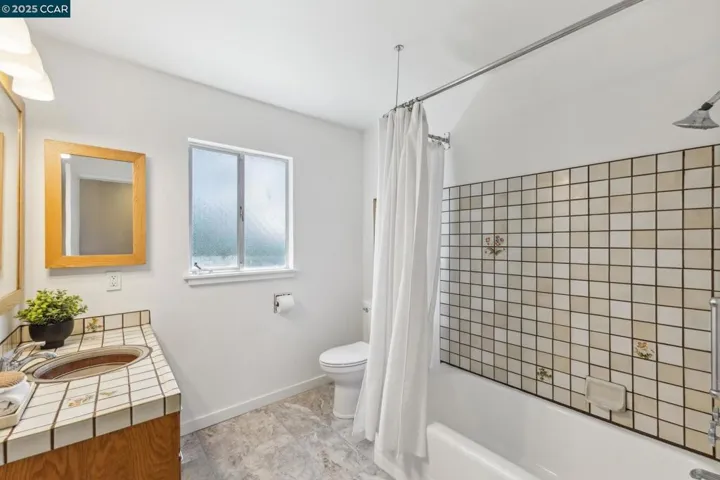 34 Las Palomas, Orinda, California 94563