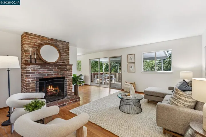 34 Las Palomas, Orinda, California 94563