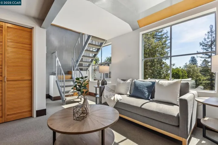 34 Las Palomas, Orinda, California 94563
