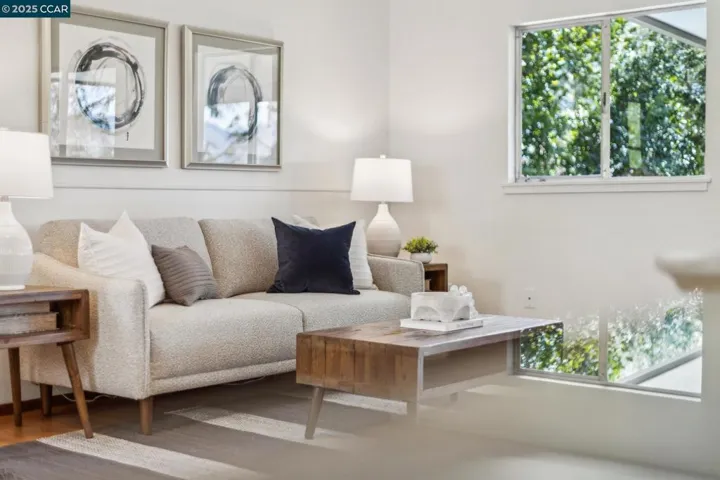 34 Las Palomas, Orinda, California 94563