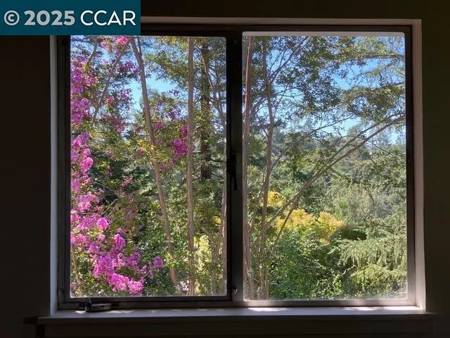 34 Las Palomas, Orinda, California 94563