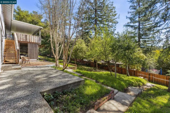 34 Las Palomas, Orinda, California 94563