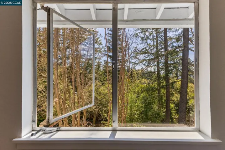 34 Las Palomas, Orinda, California 94563