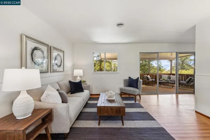 34 Las Palomas, Orinda, California 94563
