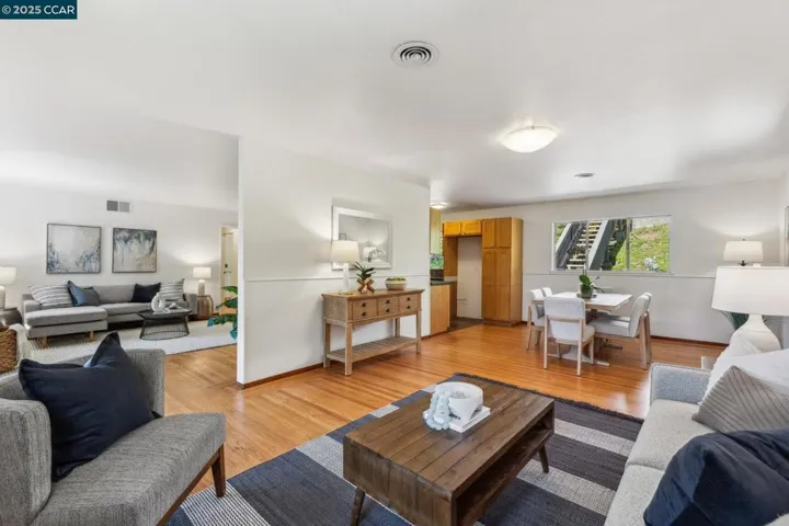 34 Las Palomas, Orinda, California 94563