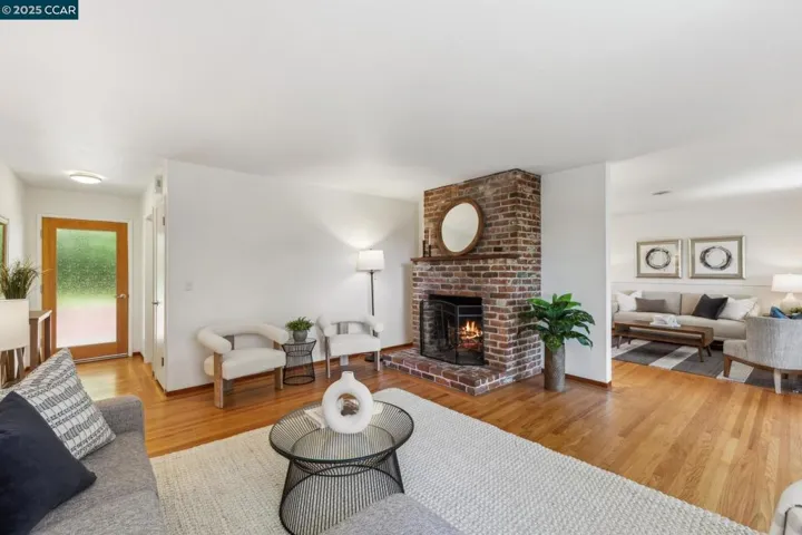 34 Las Palomas, Orinda, California 94563