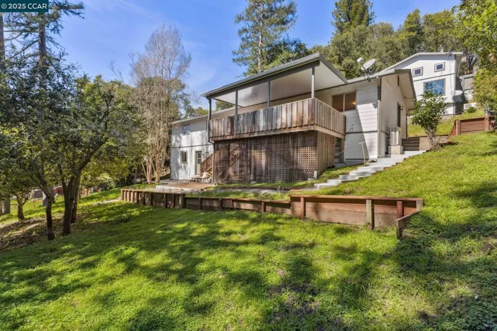 34 Las Palomas, Orinda, California 94563