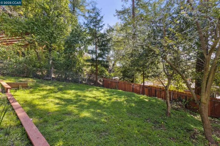 34 Las Palomas, Orinda, California 94563