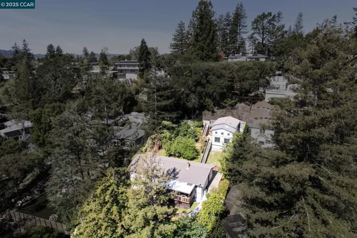 34 Las Palomas, Orinda, California 94563