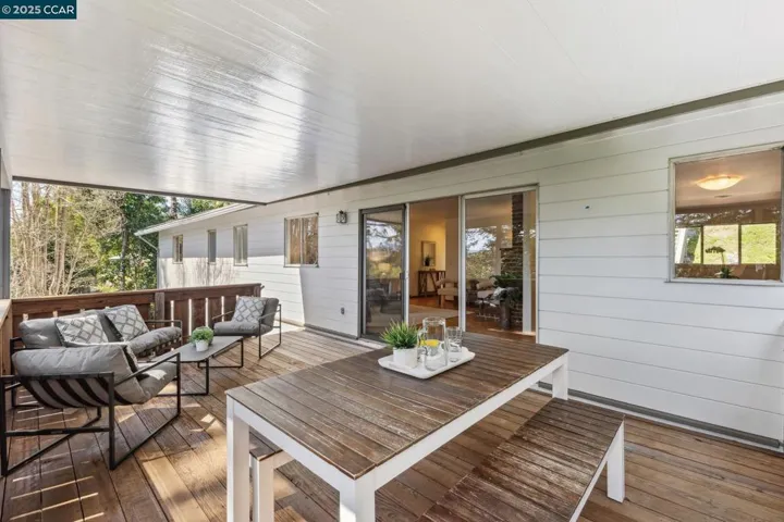 34 Las Palomas, Orinda, California 94563