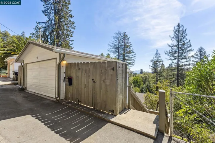 34 Las Palomas, Orinda, California 94563