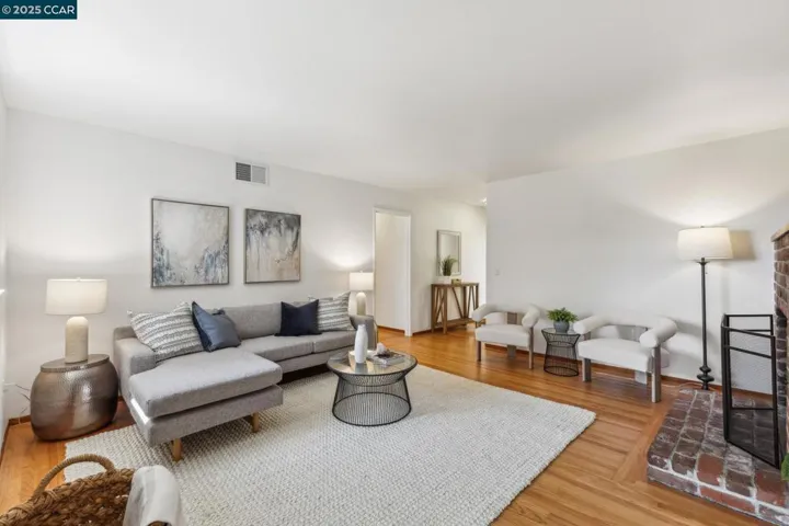 34 Las Palomas, Orinda, California 94563