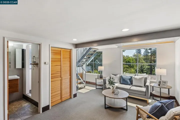 34 Las Palomas, Orinda, California 94563