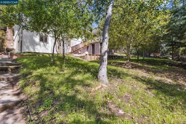 34 Las Palomas, Orinda, California 94563